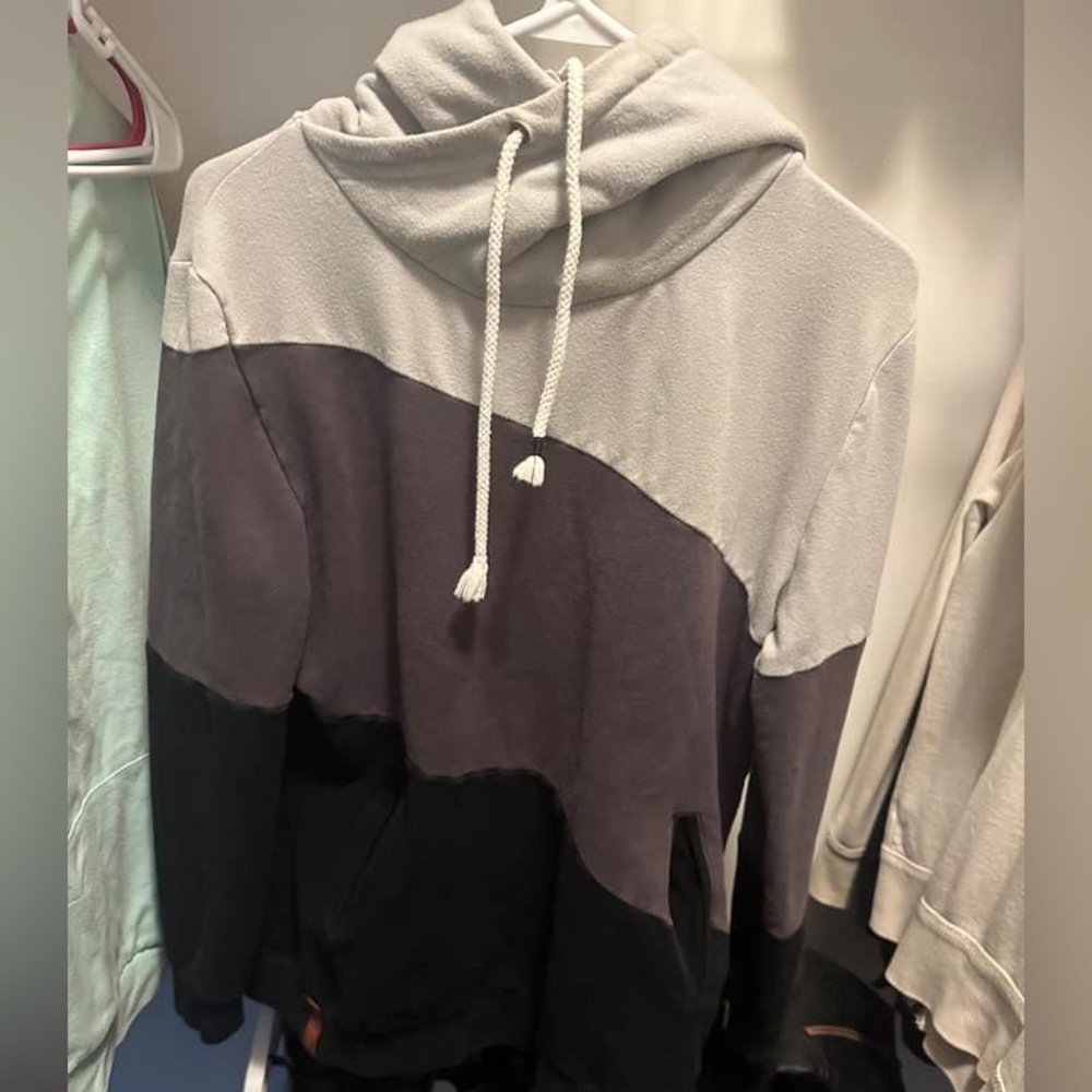Ampersand XL hoodie lightly used